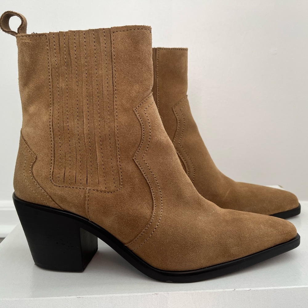 ZARA WESTERN STYLE ANKLE BOOT💋